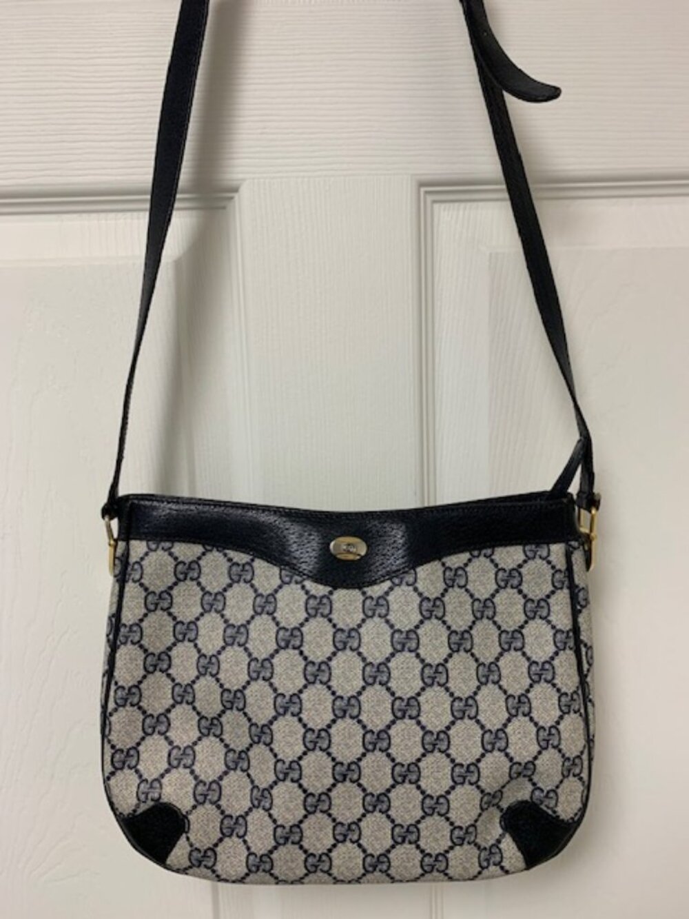 Vintage Gucci Navy GG supreme canvas crossbody bag